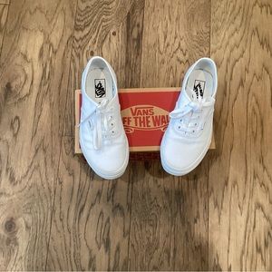 Vans Kids Authentic White Tie Sneaker.  Size 2.5